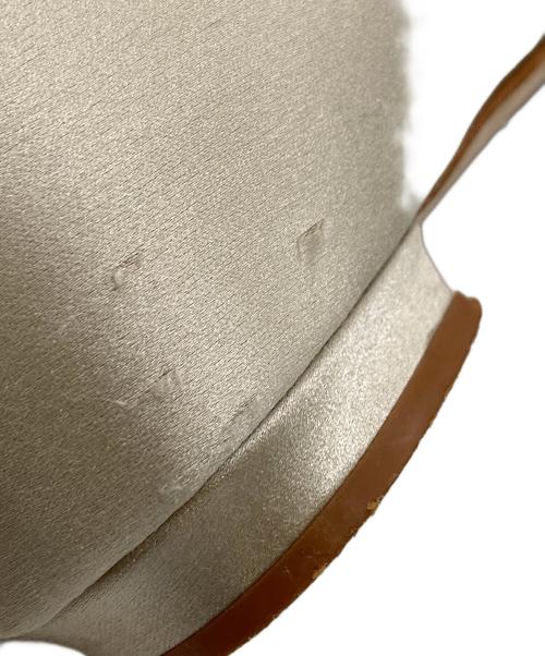 Manolo Blahnik（マノロブラニク）Manolo Blahnik (マノロブラニク) ビジューサテンパンプス ベージュ サイズ:37の古着・服飾アイテム