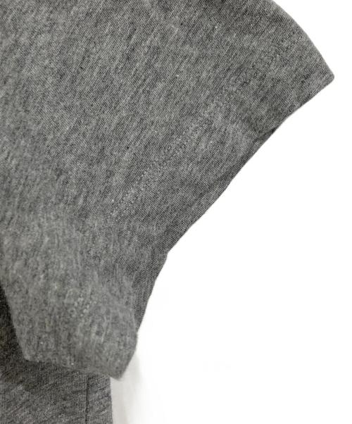 MONCLER（モンクレール）MONCLER (モンクレール) ロゴワッペンTシャツ グレー サイズ:Mの古着・服飾アイテム