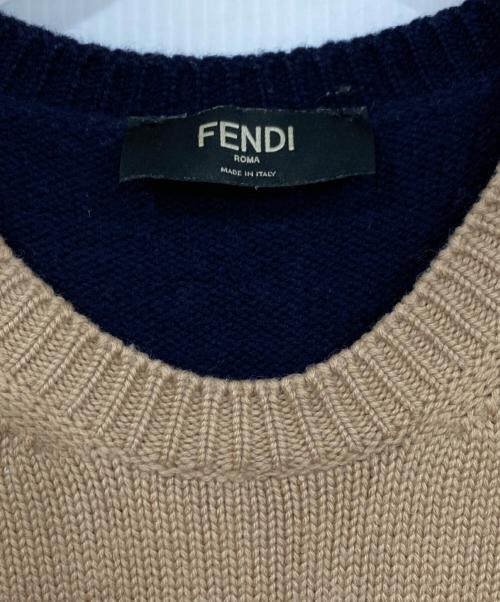 FENDI（フェンディ）FENDI (フェンディ) 18AW 刺繍レタリングニットセーター ベージュ×ネイビー サイズ:50の古着・服飾アイテム