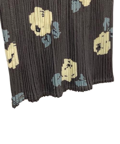 PLEATS PLEASE（プリーツプリーズ）PLEATS PLEASE (プリーツプリーズ) 花柄プリーツレギンスパンツ グレー サイズ:2の古着・服飾アイテム