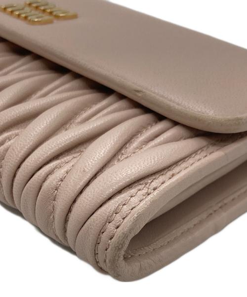 MIU MIU（ミュウミュウ）MIU MIU (ミュウミュウ) 二つ折り長財布/MATELASSE’MIU ピンクの古着・服飾アイテム