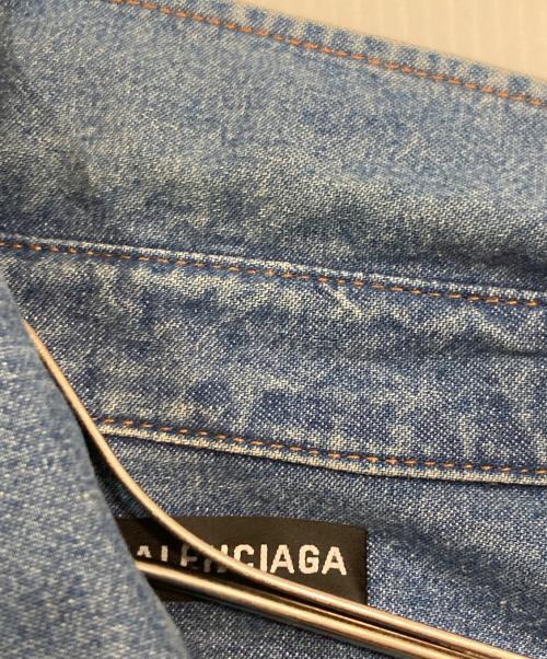 BALENCIAGA（バレンシアガ）BALENCIAGA (バレンシアガ) バックロゴボタンダウンデニムシャツ インディゴ サイズ:37の古着・服飾アイテム