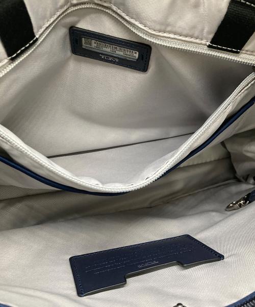 TUMI（トゥミ）TUMI (トゥミ) ヴァレッタ ラージ トート ネイビーの古着・服飾アイテム