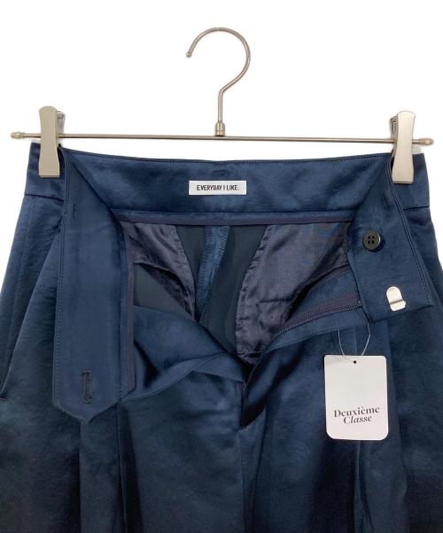 EVERYDAY I LIKE.（エヴリデイ アイ ライク）EVERYDAY I LIKE. (エヴリデイ アイ ライク) Minimal Satin ネイビー サイズ:34 未使用品の古着・服飾アイテム