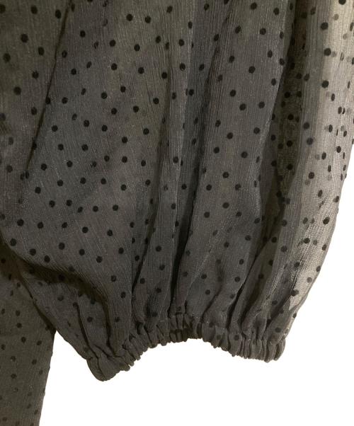23区（ニジュウサンク）23区 (ニジュウサンク) 【洗える】ドットフロッキー ボリュームスリーブ ブラウス ブラック サイズ:SIZE 38 未使用品の古着・服飾アイテム