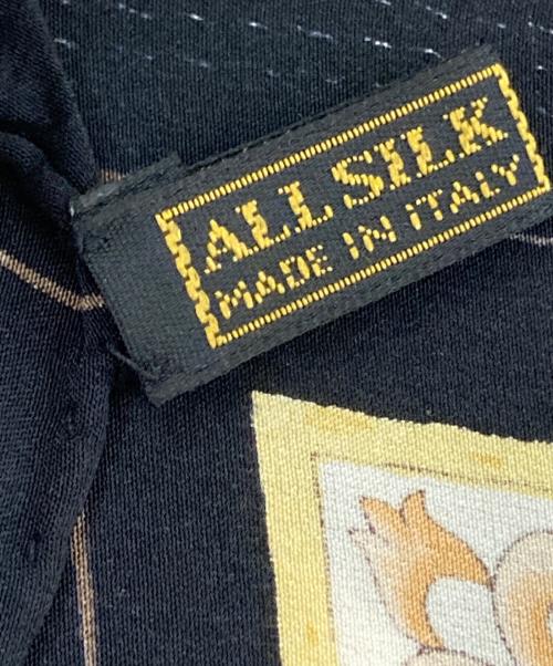 LOEWE（ロエベ）LOEWE (ロエベ) フルーツ柄大判シルクスカーフ ブラック×ベージュの古着・服飾アイテム