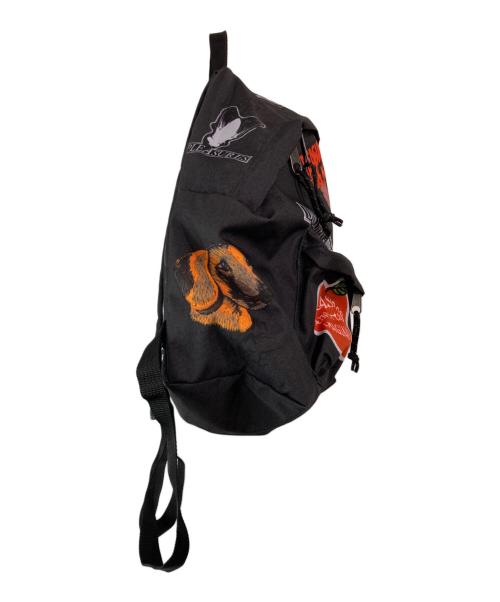 EASTPAK（イーストパック）EASTPAK (イーストパック) PLEASURES (プレジャーズ) バックパック ブラックの古着・服飾アイテム