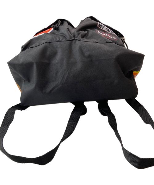 EASTPAK（イーストパック）EASTPAK (イーストパック) PLEASURES (プレジャーズ) バックパック ブラックの古着・服飾アイテム