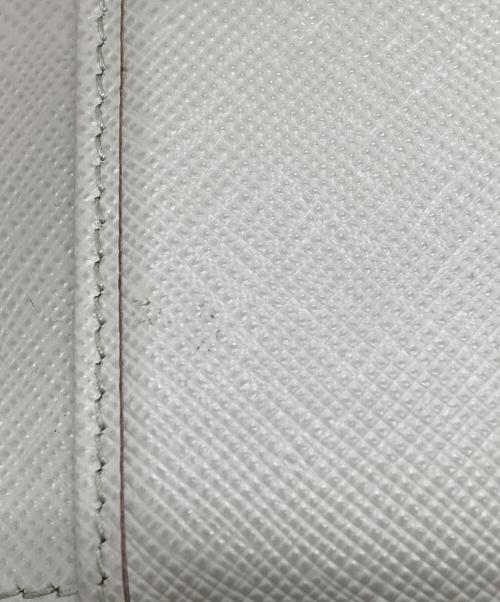 PRADA（プラダ）PRADA (プラダ) サフィアーノトライアングル 財布 グリーンの古着・服飾アイテム