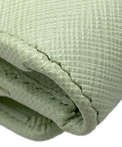 PRADA（プラダ）PRADA (プラダ) サフィアーノトライアングル 財布 グリーンの古着・服飾アイテム