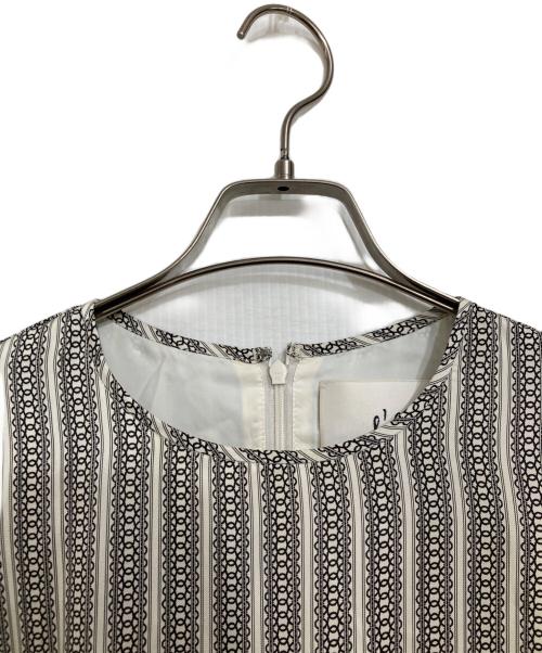 l’heritage martinique（レリタージュ マルティニーク）l’heritage martinique (レリタージュ マルティニーク) ストライプレースプリントドレス ホワイト サイズ:不明の古着・服飾アイテム