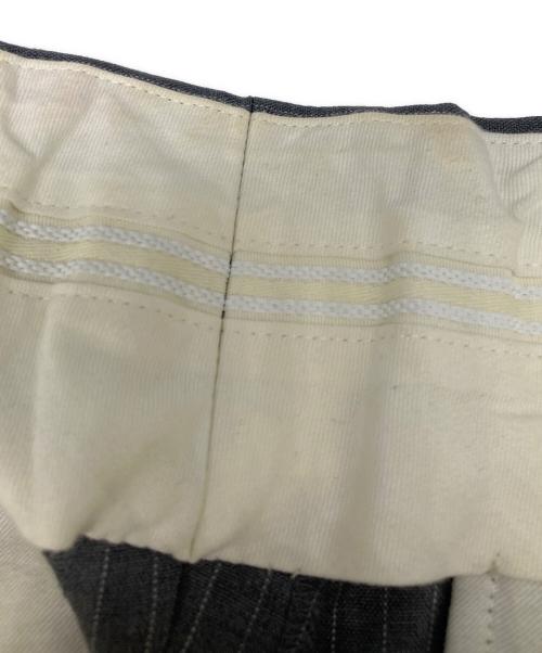 COMME des GARCONS HOMME PLUS（コムデギャルソンオムプリュス）COMME des GARCONS HOMME PLUS (コムデギャルソンオムプリュス) 15SS刺繍ストライプスラックス グレー サイズ:Ⅿの古着・服飾アイテム