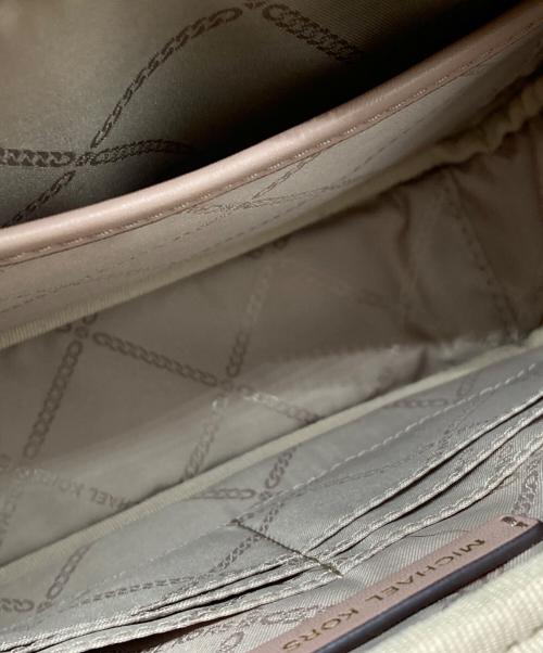 MICHAEL KORS（マイケル・コース）MICHAEL KORS (マイケル・コース) メイヴ ラージ ロゴ クロスボディバッグ. ピンクの古着・服飾アイテム