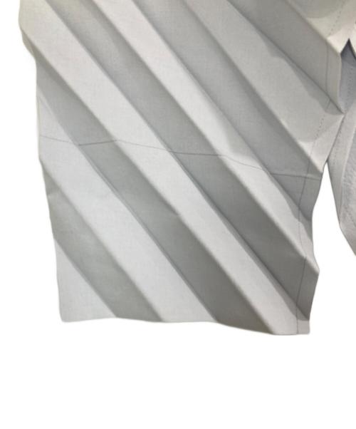 HOMME PLISSE ISSEY MIYAKE（オム プリッセ イッセイ ミヤケ）HOMME PLISSE ISSEY MIYAKE (オム プリッセ イッセイ ミヤケ) EDGE COAT LIGHT グレー サイズ:1の古着・服飾アイテム