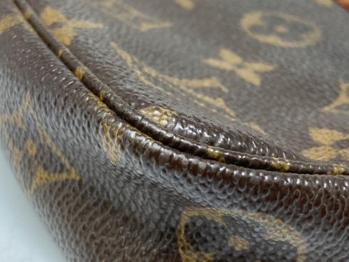 LOUIS VUITTON（ルイ ヴィトン）LOUIS VUITTON (ルイ ヴィトン) ショルダーバッグ ブラウンの古着・服飾アイテム