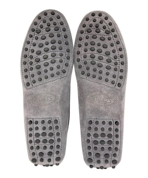 TOD'S（トッズ）TOD'S (トッズ) ゴンミーノスウェードドライビングシューズ グレー サイズ:37の古着・服飾アイテム