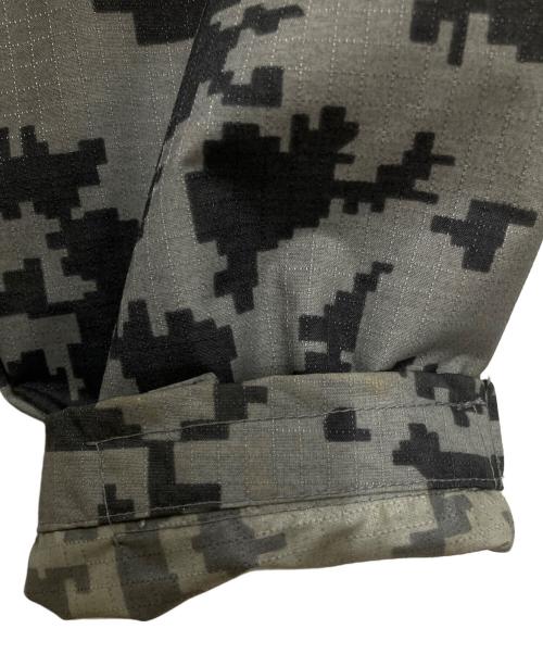 stussy（ステューシー）stussy (ステューシー) デジカモマウンテンパーカー グレー サイズ:Ⅿの古着・服飾アイテム