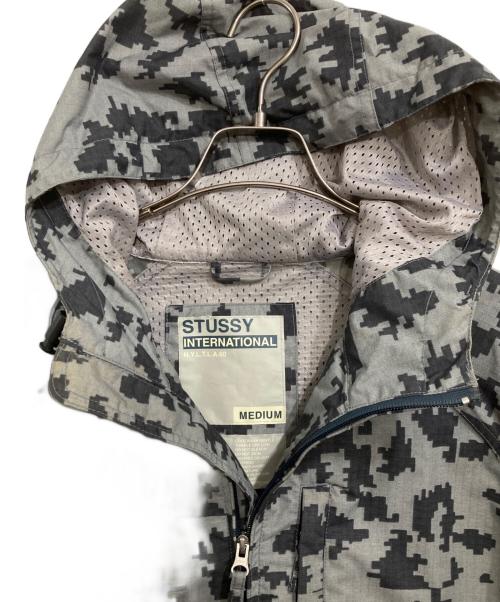 stussy（ステューシー）stussy (ステューシー) デジカモマウンテンパーカー グレー サイズ:Ⅿの古着・服飾アイテム
