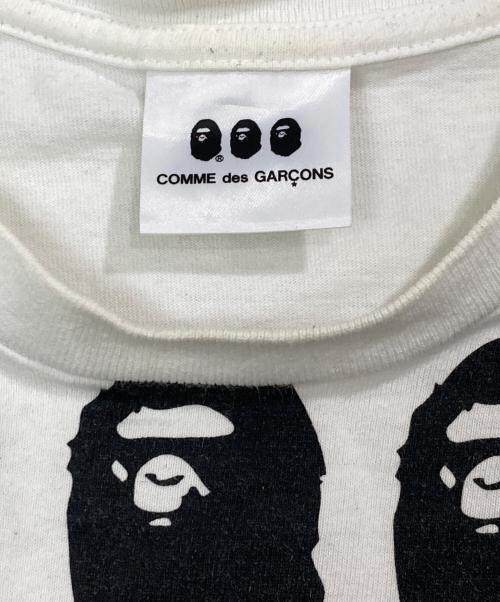 A BATHING APE（アベイシングエイプ）A BATHING APE (アベイシングエイプ) COMME des GARCONS (コムデギャルソン) コラボT ホワイト サイズ:Mの古着・服飾アイテム