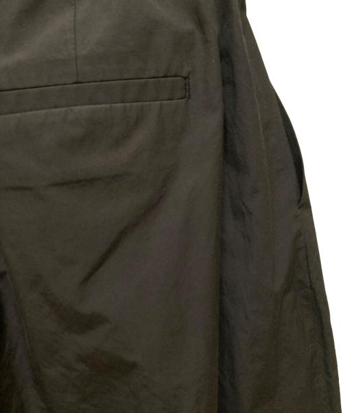 AMOMENTO（アモーメント）AMOMENTO (アモーメント) 3タックワイドパンツ ブラックの古着・服飾アイテム