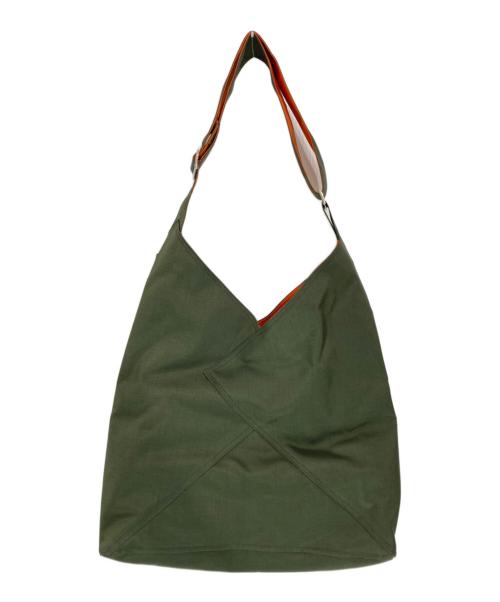 MCM（エムシーエム）MCM (エムシーエム) BE@RBRICK (ベアブリック) Aren ショルダーバッグ カーキ×オレンジの古着・服飾アイテム