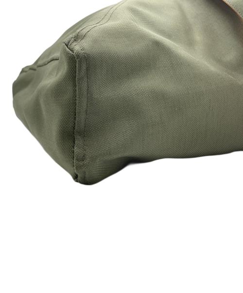 MCM（エムシーエム）MCM (エムシーエム) BE@RBRICK (ベアブリック) Aren ショルダーバッグ カーキ×オレンジの古着・服飾アイテム