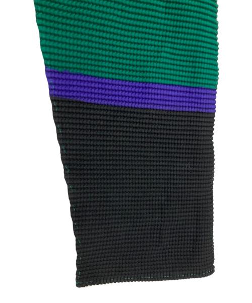 me ISSEY MIYAKE（ミーイッセイ ミヤケ）me ISSEY MIYAKE (ミーイッセイ ミヤケ) ハイネックプリーツカットソー グリーン サイズ:-の古着・服飾アイテム