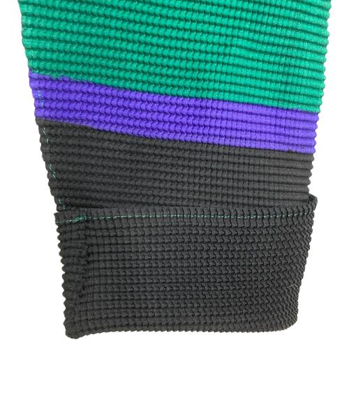 me ISSEY MIYAKE（ミーイッセイ ミヤケ）me ISSEY MIYAKE (ミーイッセイ ミヤケ) ハイネックプリーツカットソー グリーン サイズ:-の古着・服飾アイテム