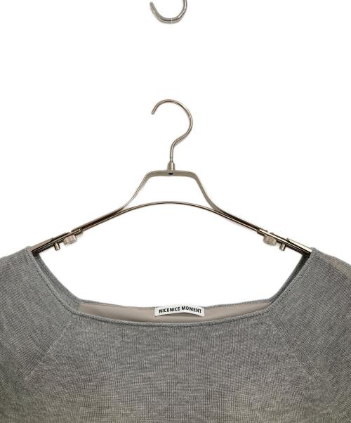 NICENICE MOMENT（ナイスナイス モーメント）NICENICE MOMENT (ナイスナイス モーメント) CROPPED OPEN SHOULDER グレー サイズ:Ⅿ 未使用品の古着・服飾アイテム