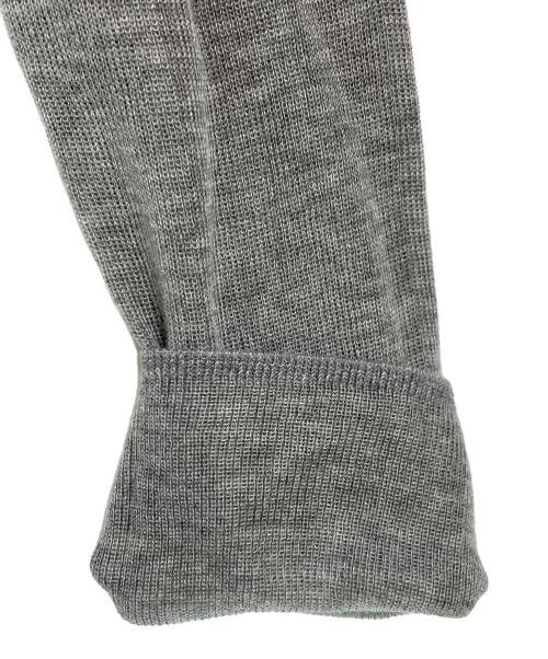 NICENICE MOMENT（ナイスナイス モーメント）NICENICE MOMENT (ナイスナイス モーメント) CROPPED OPEN SHOULDER グレー サイズ:Ⅿ 未使用品の古着・服飾アイテム