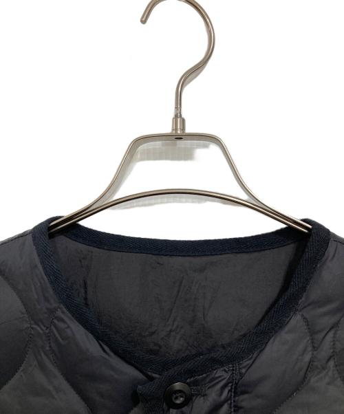 GRAMICCI（グラミチ）GRAMICCI (グラミチ) TAION (タイオン) BEAMS別注リバーシブル ダウン ブラック サイズ:Sの古着・服飾アイテム