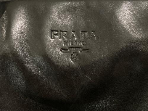 PRADA（プラダ）PRADA (プラダ) スクエアレザートートバッグ ブラックの古着・服飾アイテム