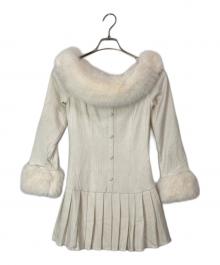 M ME EME（エムミーエメ）の古着「Off shoulder fur pleated onepiece」｜アイボリー