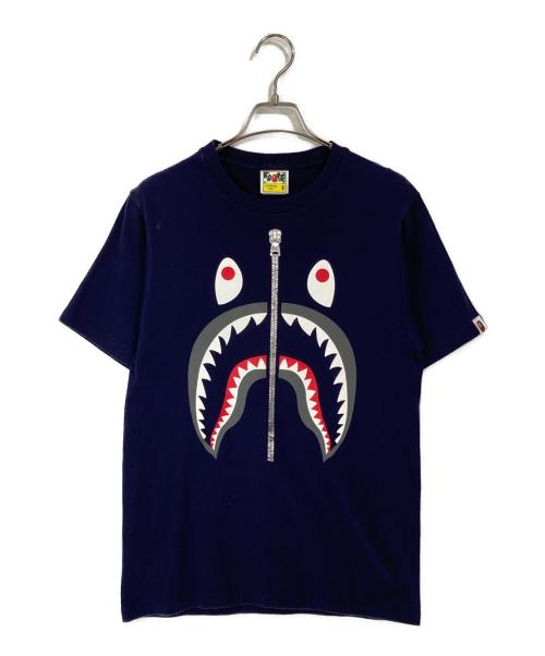 A BATHING APE（アベイシングエイプ）A BATHING APE (アベイシングエイプ) SHARK TEE ネイビー サイズ:Sの古着・服飾アイテム