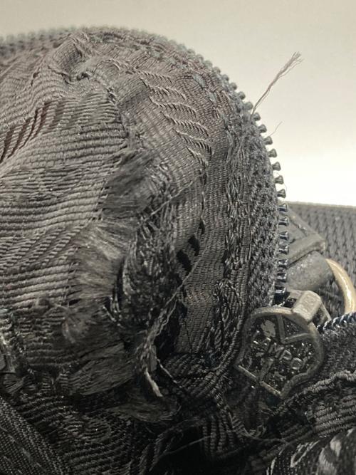 PRADA（プラダ）PRADA (プラダ) ナイロンショルダーバッグ ブラックの古着・服飾アイテム