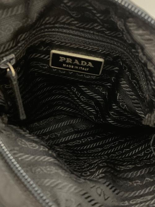 PRADA（プラダ）PRADA (プラダ) ナイロンショルダーバッグ ブラックの古着・服飾アイテム