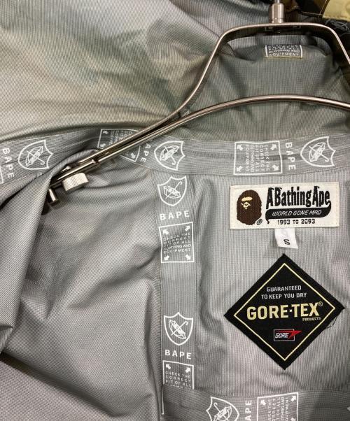 A BATHING APE（ア ベイシング エイプ）A BATHING APE (ア ベイシング エイプ) サルカモ柄マウンテンパーカー ベージュ サイズ:Sの古着・服飾アイテム