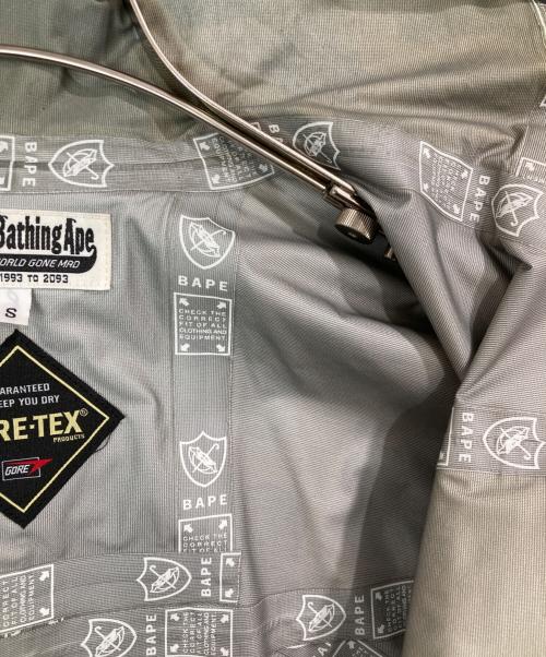 A BATHING APE（ア ベイシング エイプ）A BATHING APE (ア ベイシング エイプ) サルカモ柄マウンテンパーカー ベージュ サイズ:Sの古着・服飾アイテム