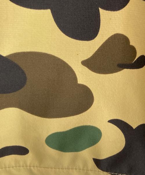 A BATHING APE（ア ベイシング エイプ）A BATHING APE (ア ベイシング エイプ) サルカモ柄マウンテンパーカー ベージュ サイズ:Sの古着・服飾アイテム
