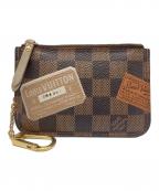 LOUIS VUITTONルイ ヴィトン）の古着「ポシェットクレ ラベルコレクション」｜ブラウン