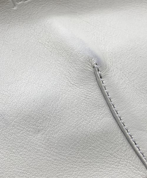 J&M DAVIDSON（ジェイ＆エム デヴィッドソン）J&M DAVIDSON (ジェイ＆エム デヴィッドソン) ハンドバッグ ホワイトの古着・服飾アイテム