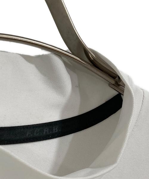 F.C.R.B.（エフシーレアルブリストル）F.C.R.B. (エフシーレアルブリストル) TRAINING RIBBED HEM S/S MOCKNECK TOP ホワイト サイズ:Mの古着・服飾アイテム