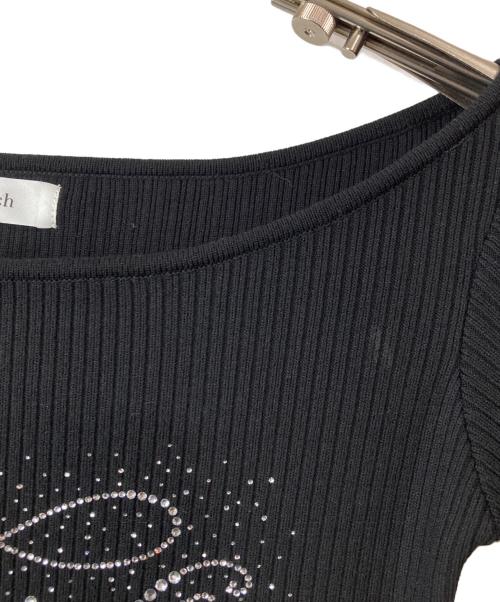 darich（ダーリッチ）Darich (ダーリッチ) ビジューロゴボートネックニットトップス ブラック サイズ:FREEの古着・服飾アイテム