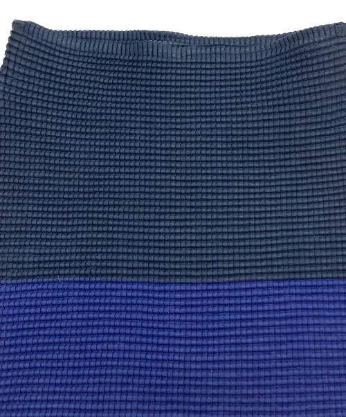 ISSEY MIYAKE PLEATS(T.)（イッセイミヤケ プリーツ）ISSEY MIYAKE PLEATS(T.) (イッセイミヤケ プリーツ) プリーツカットソー ネイビー サイズ:Mの古着・服飾アイテム