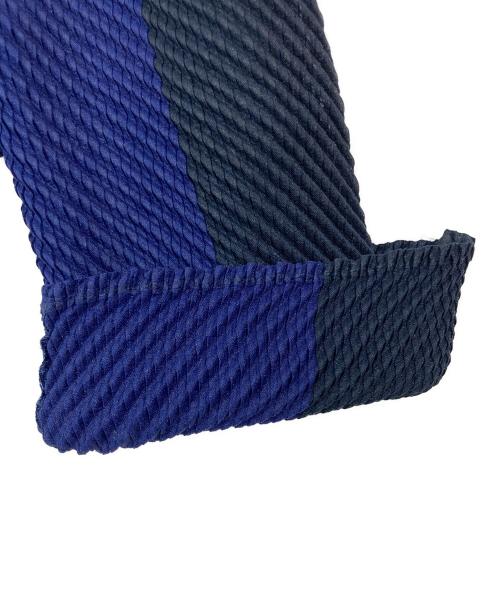 ISSEY MIYAKE PLEATS(T.)（イッセイミヤケ プリーツ）ISSEY MIYAKE PLEATS(T.) (イッセイミヤケ プリーツ) プリーツカットソー ネイビー サイズ:Mの古着・服飾アイテム