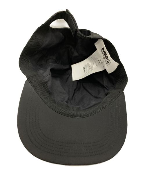 MM6 Maison Margiela（エムエムシックスメゾンマルジェラ）MM6 Maison Margiela (エムエムシックスメゾンマルジェラ) 刺繍ロゴキャップ ブラックの古着・服飾アイテム