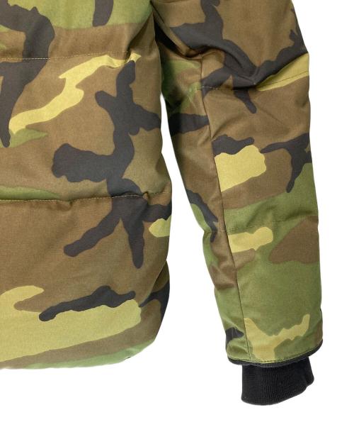 CANADA GOOSE（カナダグース）CANADA GOOSE (カナダグース) カモ柄ダウンジャケット グリーン サイズ:Ⅿの古着・服飾アイテム