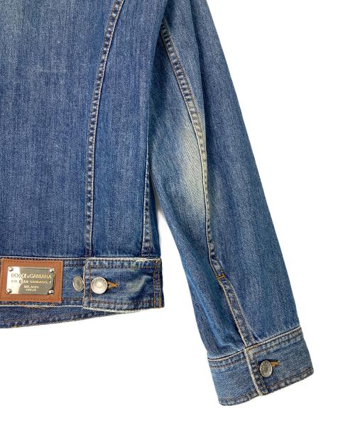 DOLCE & GABBANA（ドルチェ＆ガッバーナ）DOLCE & GABBANA (ドルチェ＆ガッバーナ) ダメージ加工プレートデニムジャケット インディゴ サイズ:48の古着・服飾アイテム
