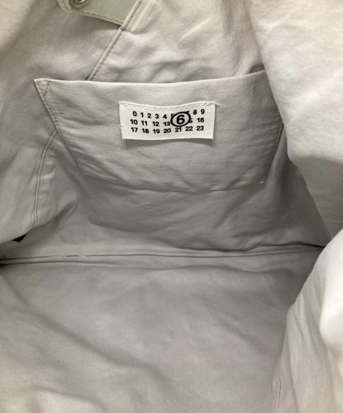 MM6 Maison Margiela（エムエムシックスメゾンマルジェラ）MM6 Maison Margiela (エムエムシックスメゾンマルジェラ) ”Medium” Japanese Bag Classic Silver シルバーの古着・服飾アイテム