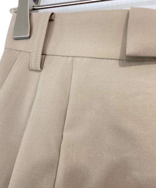 Whim Gazette（ウィムガゼット）Whim Gazette (ウィムガゼット) ワイドタックパンツ ベージュ サイズ:38 未使用品の古着・服飾アイテム